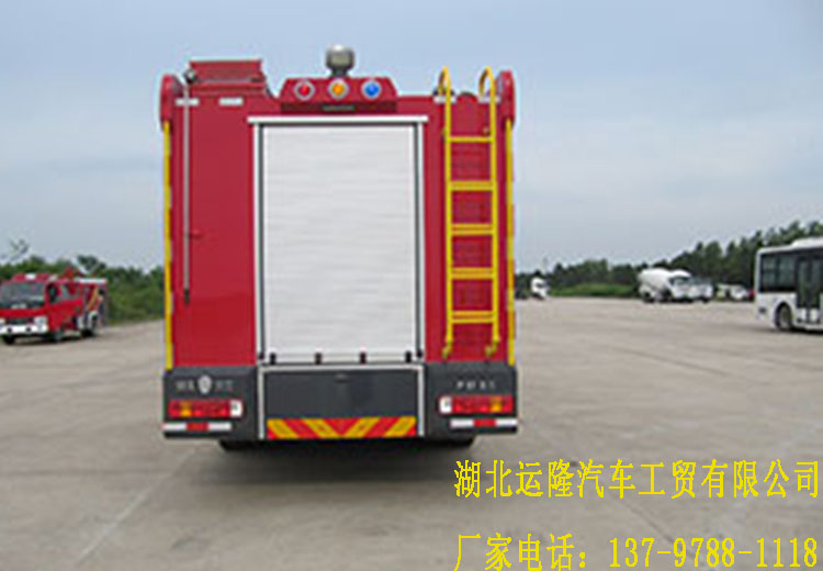 重汽16噸水罐消防車(chē)和重汽8噸泡沫消防車(chē)順利下線(圖6)